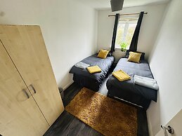 Two Bedroom Chic Apart,heathrow With Wifi & Sky tv