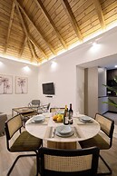 Casa Pizarro, by Homing U