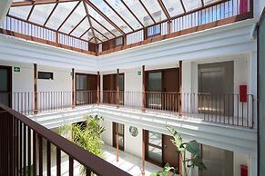 Casa Pizarro, by Homing U