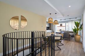 Casa Pizarro, by Homing U