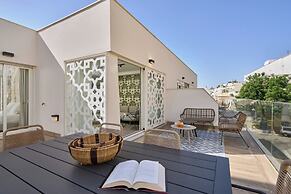 Casa Pizarro, by Homing U