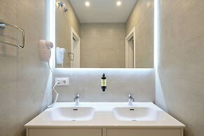 Casa Pizarro, by Homing U