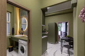 Serene 1BR Flat in University Square