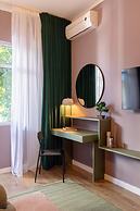 Serene 1BR Flat in University Square