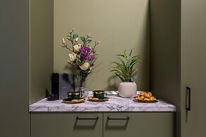 Serene 1BR Flat in University Square