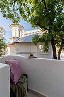 Serene 1BR Flat in University Square