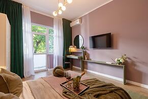 Serene 1BR Flat in University Square