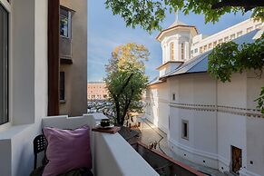 Serene 1BR Flat in University Square