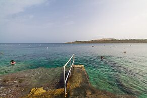 Modern Beautiful Pool And Sea Apt Qawra