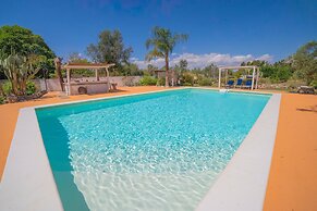 Masseria Le Palmentelle Pool And Garden