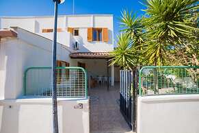 Villetta Fresca With Garden Near The Sea