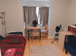 Garden-parking-3 Guests-wifi-20minsgatwick