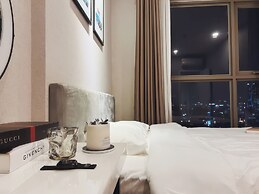 Brilliant view Millennium Pool & Netflix