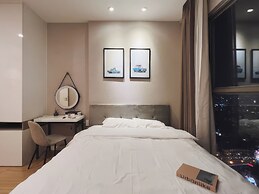 Brilliant view Millennium Pool & Netflix