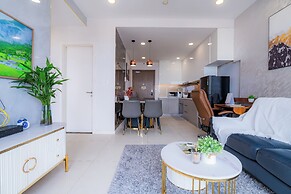 Brilliant view Millennium Pool & Netflix