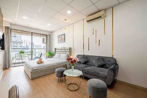 Brilliant view Millennium Pool & Netflix