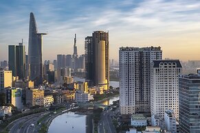 Brilliant view Millennium Pool & Netflix