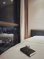 Brilliant view Millennium Pool & Netflix