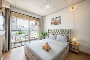 Brilliant view Millennium Pool & Netflix