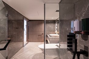The Opera Residence - Pool & Sauna