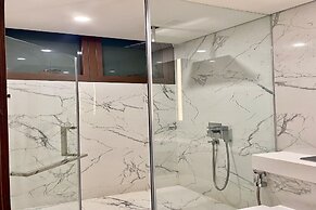 The Metropole - Horizon View Riverside