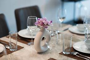 The Metropole - Horizon View Riverside