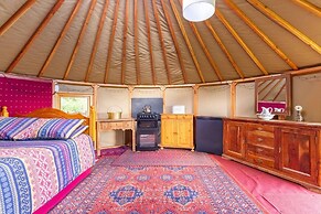 Roundhouse Yurt, Stunning Views, Totnes Dartmouth