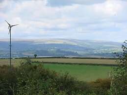 Roundhouse Yurt, Stunning Views, Totnes Dartmouth