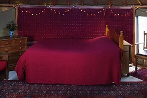 Roundhouse Yurt, Stunning Views, Totnes Dartmouth