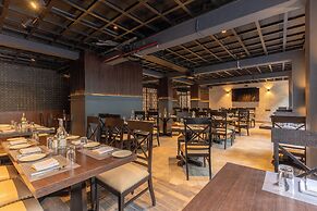 Hanric by Eight Continents Ikshana Luxe