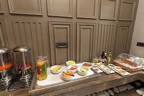 Hanric by Eight Continents Ikshana Luxe