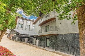 Hanric by Eight Continents Ikshana Luxe