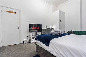 London Charm One-bed Apartment