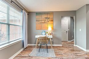 Pensacola Home w/ Fire Pit, 7 Mi to Beaches!