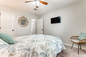 Pensacola Home w/ Fire Pit, 7 Mi to Beaches!