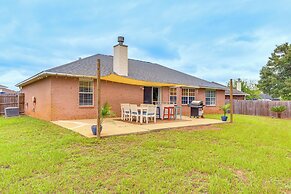 Pensacola Home w/ Fire Pit, 7 Mi to Beaches!