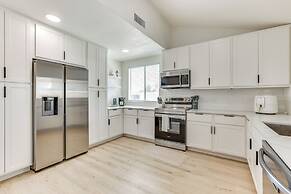 Glendale Home w/ Pool, Basketball + Bbq!