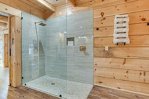 Patio, Hot Tub & Views: Cabin in Branson