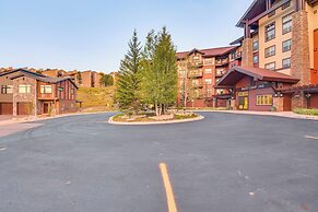 Ski-in/ski-out + Pool Access: Granby Ranch Gem