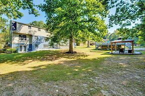 Spacious Home w/ Hot Tub, 14 Mi to Downtown Atl!