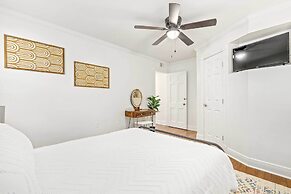 Pet-friendly Mobile Condo ~ 4 Mi to Downtown!