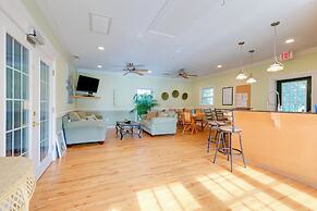 Pet-friendly Mobile Condo ~ 4 Mi to Downtown!