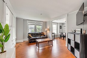 Madison Home: Walk to Main Street!