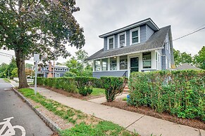 Madison Home: Walk to Main Street!