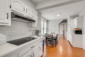 Madison Home: Walk to Main Street!