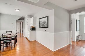 Madison Home: Walk to Main Street!