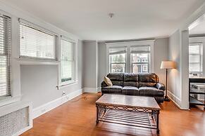 Madison Home: Walk to Main Street!