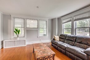 Madison Home: Walk to Main Street!