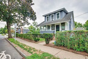 Madison Home: Walk to Main Street!