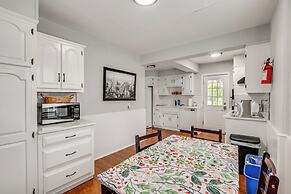 Madison Home: Walk to Main Street!